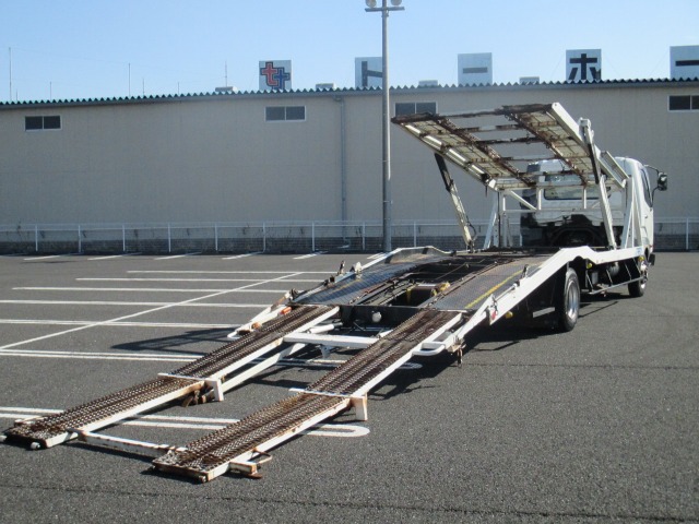 三菱ふそうファイターキャリアカー中型（4t）[写真02]