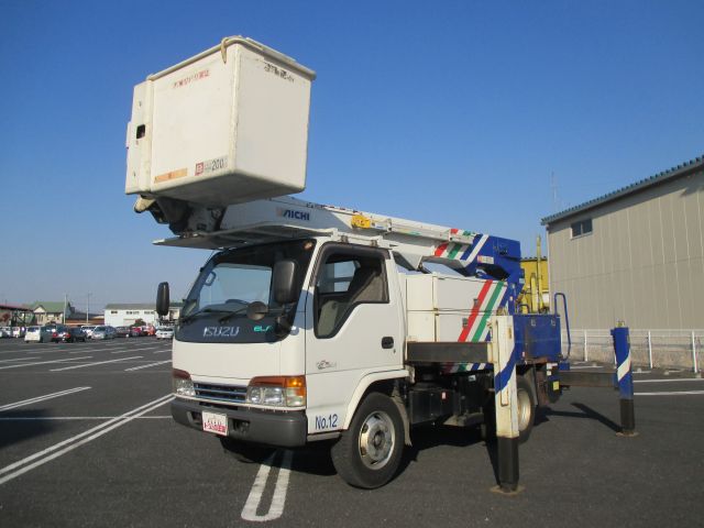 いすゞエルフ高所作業車小型（2t・3t）[写真01]