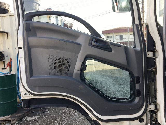 いすゞフォワードユニック4段中型（4t）[写真28]