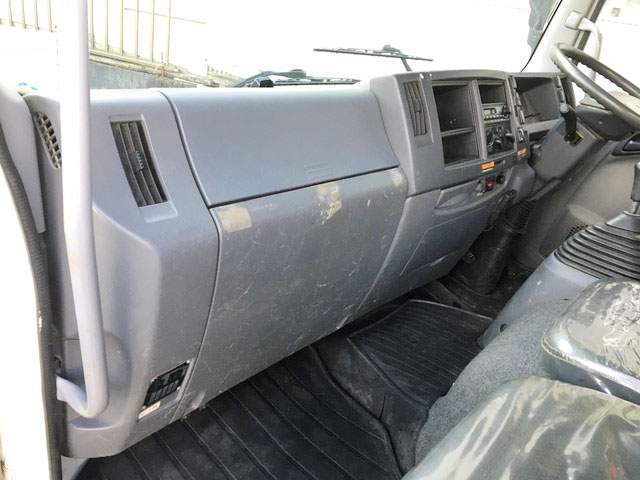 いすゞフォワードユニック4段中型（4t）[写真33]