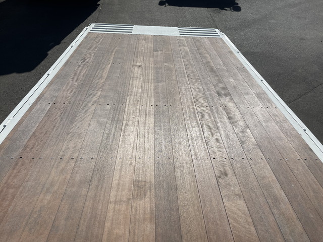 いすゞフォワードセルフクレーン3段中型（4t）[写真18]