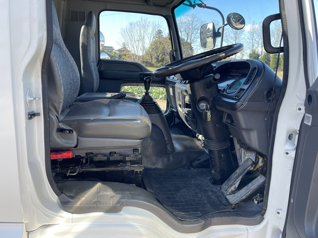 いすゞフォワードセルフクレーン3段中型（4t）[写真31]