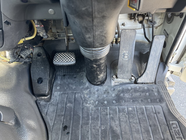 いすゞフォワードセルフクレーン3段中型（4t）[写真38]