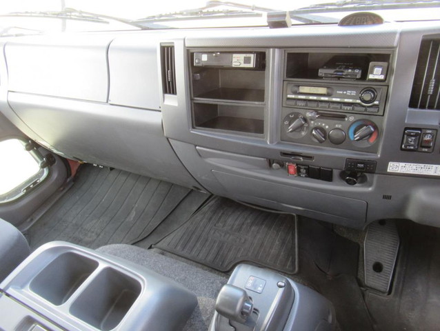 いすゞフォワードアルミバン中型（4t）[写真11]