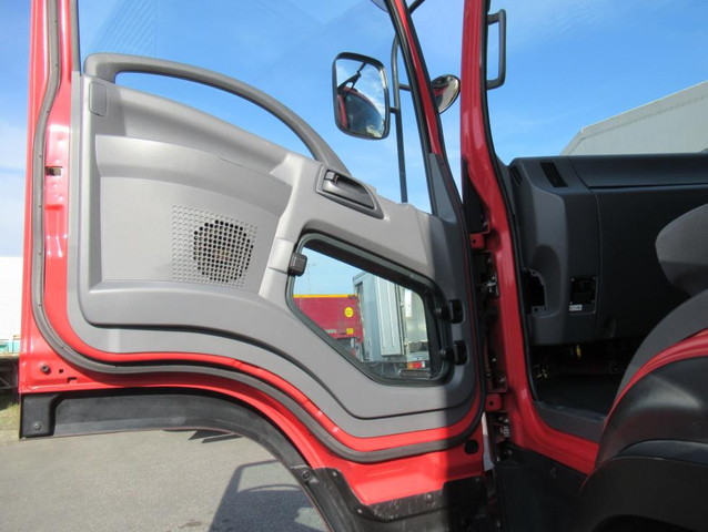 いすゞフォワードアルミバン中型（4t）[写真18]