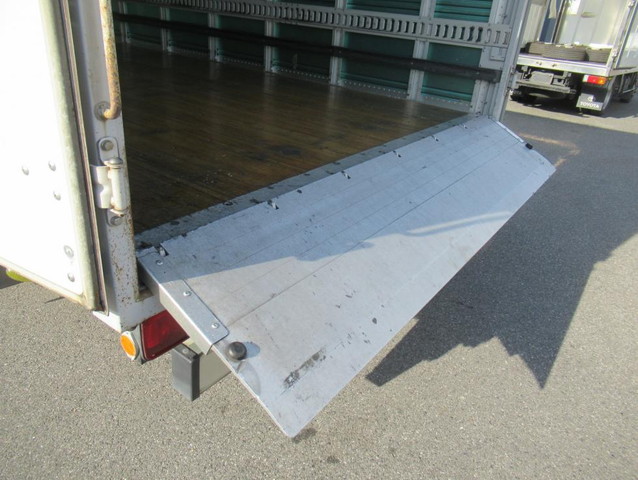 いすゞフォワードアルミバン中型（4t）[写真22]