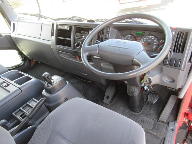 いすゞフォワードアルミバン中型（4t）[写真09]