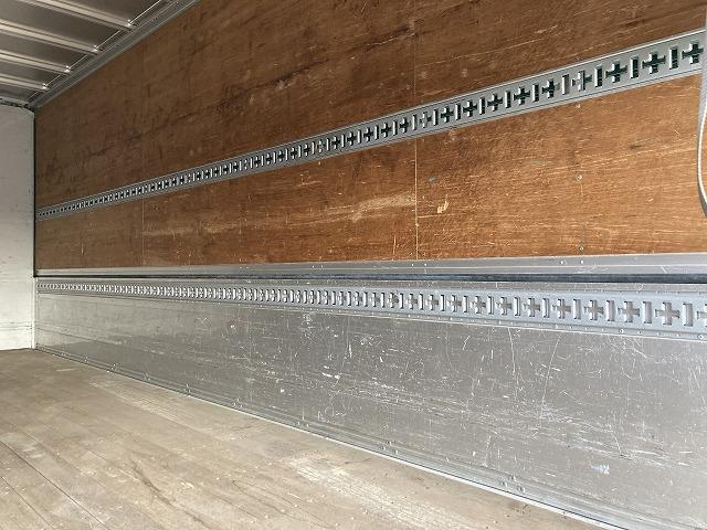 いすゞフォワードアルミウイング中型（4t）[写真11]