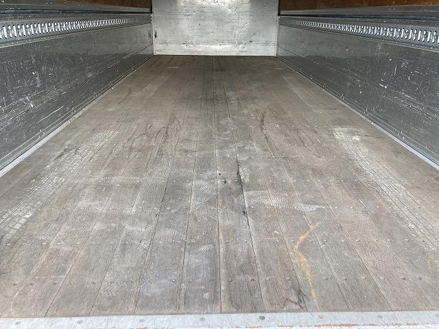 いすゞフォワードアルミウイング中型（4t）[写真13]