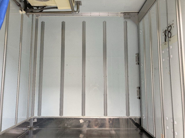 いすゞエルフ冷凍車（冷蔵車）小型（2t・3t）[写真18]