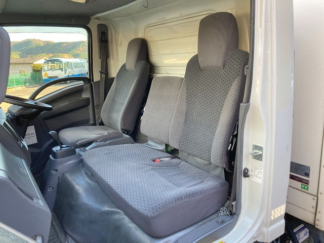 いすゞエルフ冷凍車（冷蔵車）小型（2t・3t）[写真32]