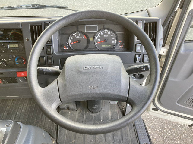 いすゞエルフ冷凍車（冷蔵車）小型（2t・3t）[写真35]