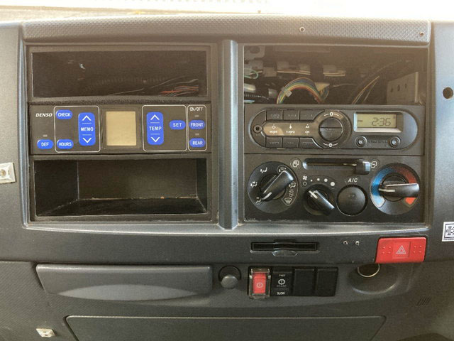 いすゞエルフ冷凍車（冷蔵車）小型（2t・3t）[写真38]