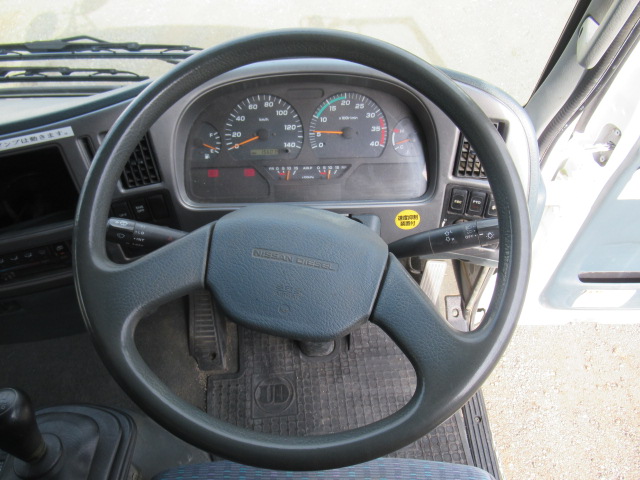 UDトラックスコンドルアームロール増トン（6t・8t）[写真32]