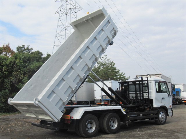 UDトラックスコンドルアームロール増トン（6t・8t）[写真06]