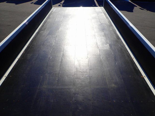 日野レンジャーユニック4段中型（4t）[写真10]