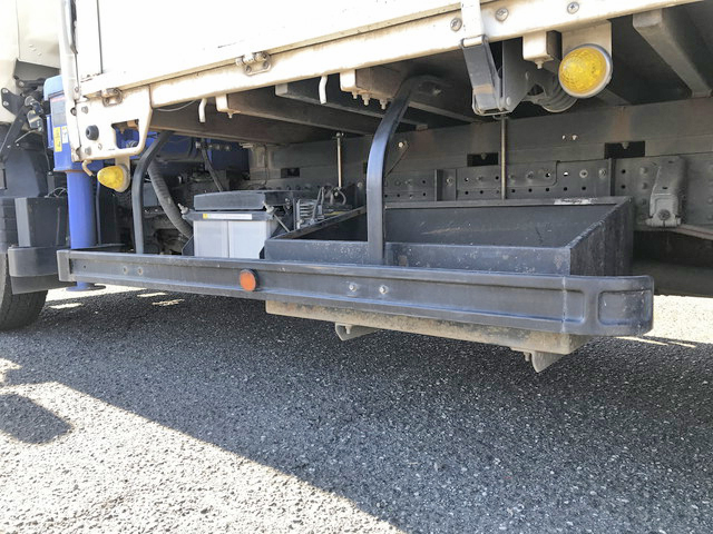 三菱ふそうキャンタークレーン3段小型（2t・3t）[写真17]