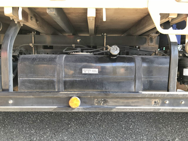 三菱ふそうキャンタークレーン3段小型（2t・3t）[写真21]