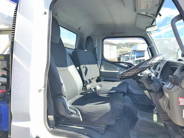 三菱ふそうキャンタークレーン3段小型（2t・3t）[写真33]