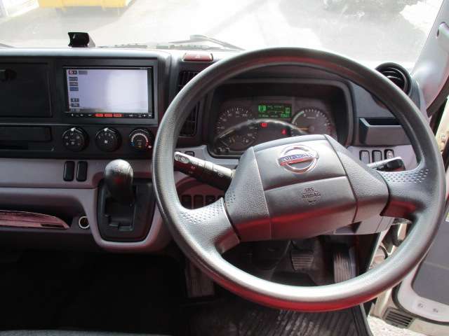 日産アトラス平ボディ小型（2t・3t）[写真13]