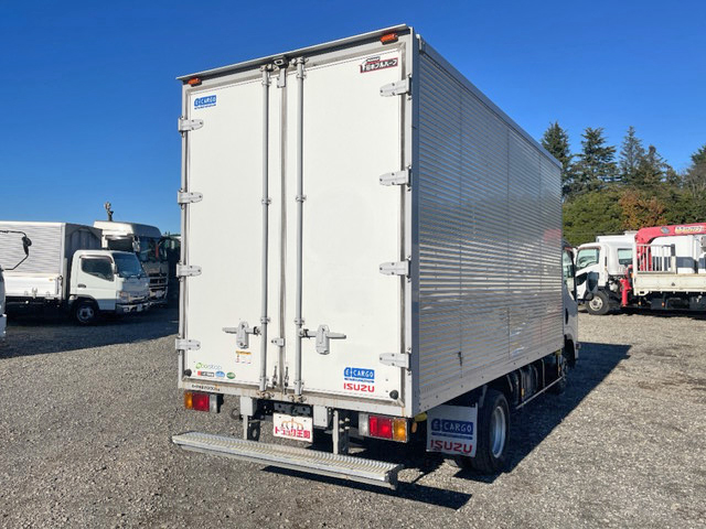 いすゞエルフアルミバン小型（2t・3t）[写真02]