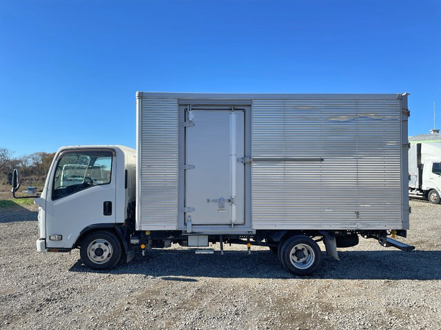 いすゞエルフアルミバン小型（2t・3t）[写真05]