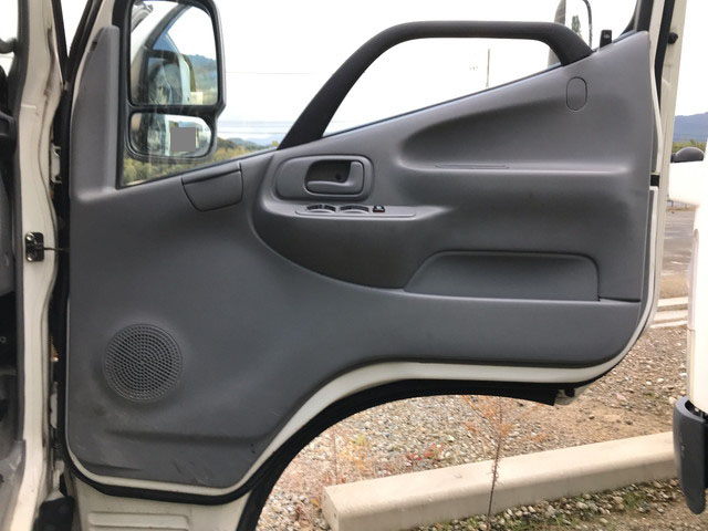 日野デュトロ平ボディ小型（2t・3t）[写真24]