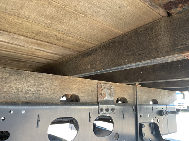 いすゞフォワードユニック4段中型（4t）[写真21]