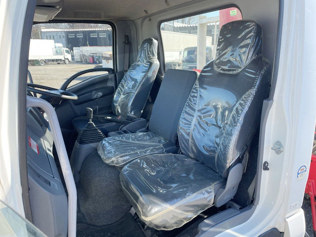 いすゞフォワードユニック4段中型（4t）[写真30]