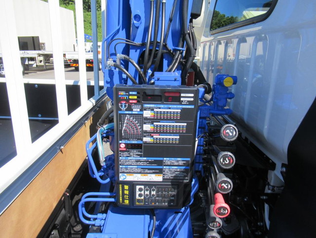 三菱ふそうキャンタークレーン4段小型（2t・3t）[写真28]