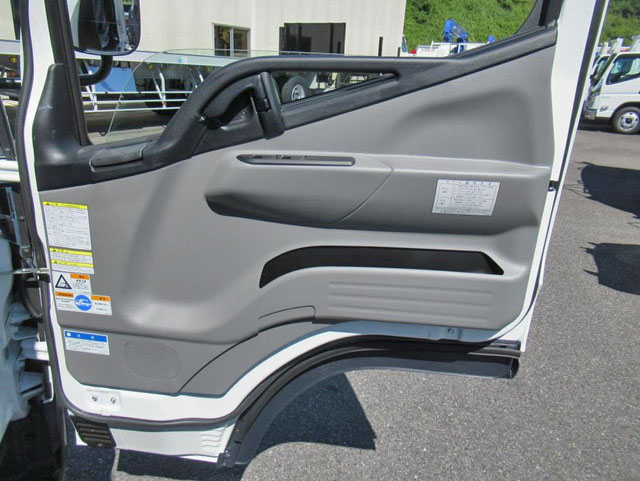 三菱ふそうキャンタークレーン4段小型（2t・3t）[写真07]