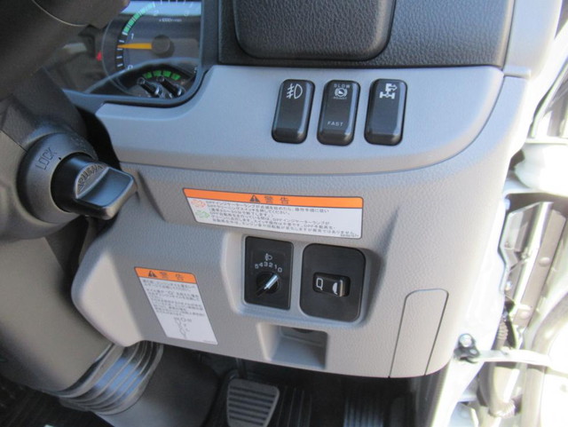 三菱ふそうキャンタークレーン4段小型（2t・3t）[写真09]