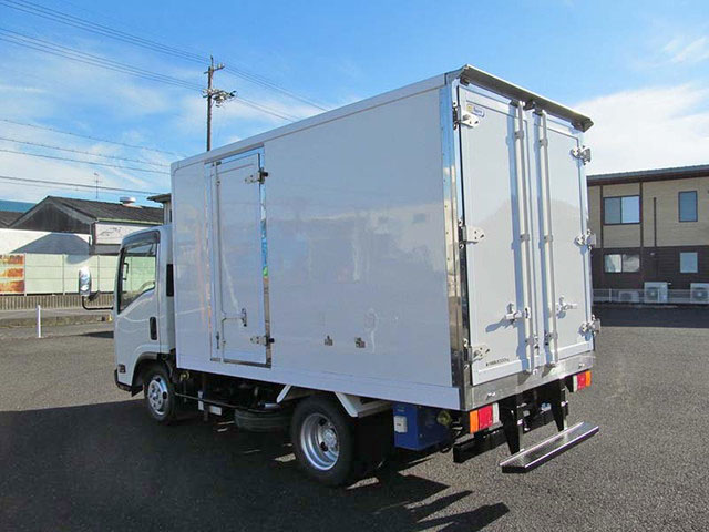 いすゞエルフ冷凍車（冷蔵車）小型（2t・3t）[写真03]