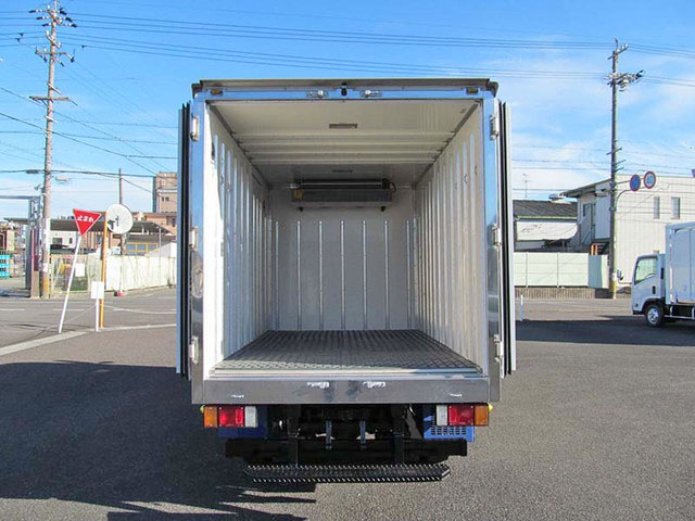 いすゞエルフ冷凍車（冷蔵車）小型（2t・3t）[写真04]
