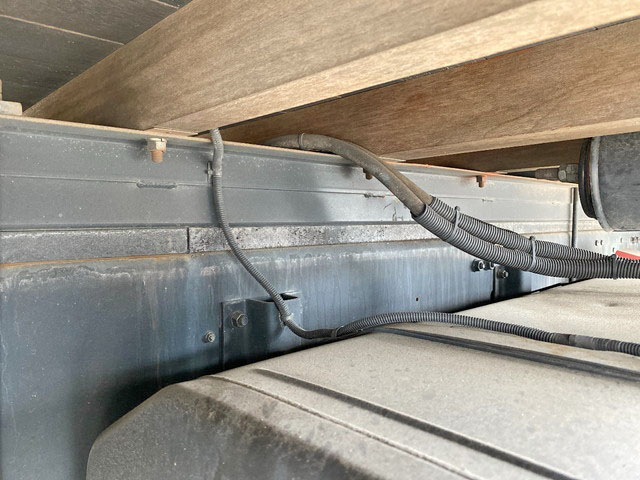 三菱ふそうスーパーグレート幌ウイング大型（10t）[写真19]