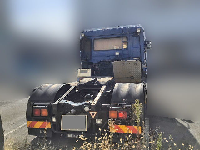 UDトラックスクオントレーラーヘッド（トラクターヘッド）大型（10t）[写真04]