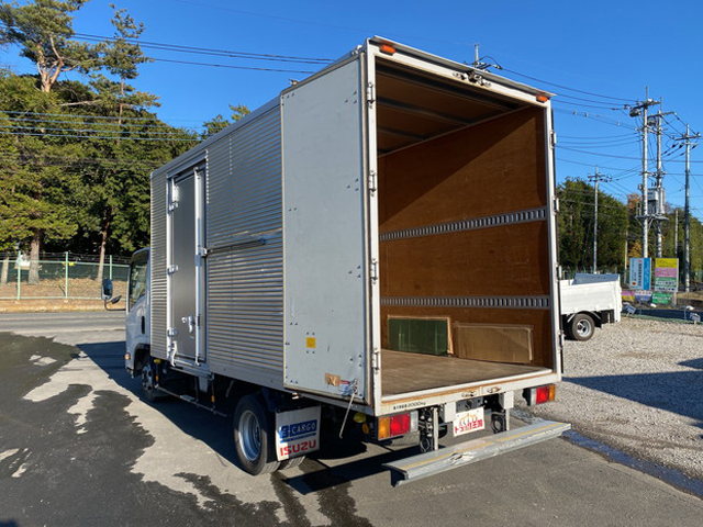 いすゞエルフアルミバン小型（2t・3t）[写真12]
