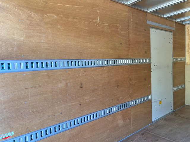 いすゞエルフアルミバン小型（2t・3t）[写真13]