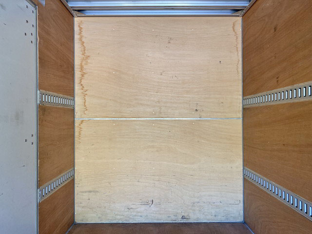 いすゞエルフアルミバン小型（2t・3t）[写真16]