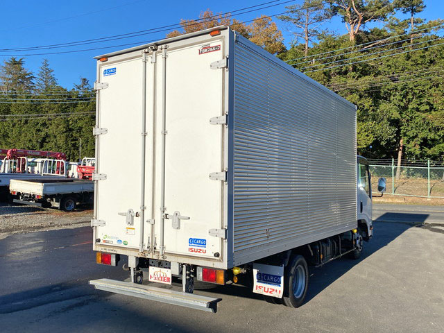 いすゞエルフアルミバン小型（2t・3t）[写真02]