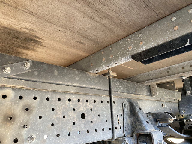 いすゞエルフアルミバン小型（2t・3t）[写真23]