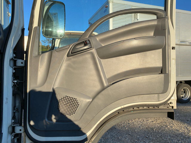 いすゞエルフアルミバン小型（2t・3t）[写真30]