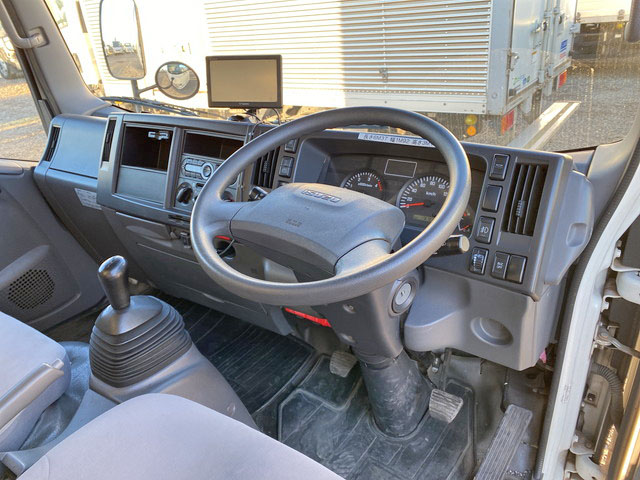 いすゞエルフアルミバン小型（2t・3t）[写真32]