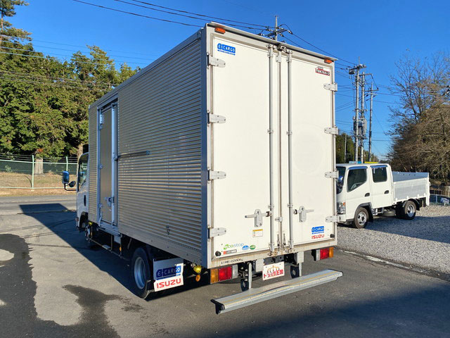 いすゞエルフアルミバン小型（2t・3t）[写真04]