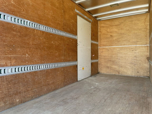 いすゞエルフアルミバン小型（2t・3t）[写真12]