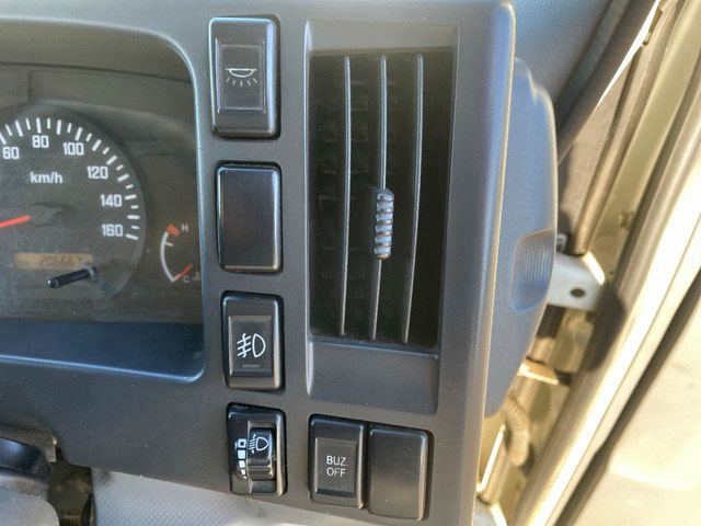 いすゞエルフアルミバン小型（2t・3t）[写真37]