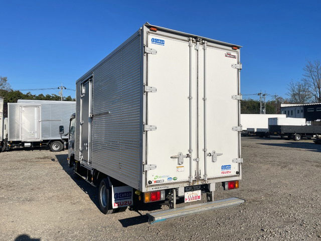 いすゞエルフアルミバン小型（2t・3t）[写真04]