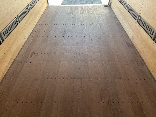 いすゞエルフアルミバン小型（2t・3t）[写真16]