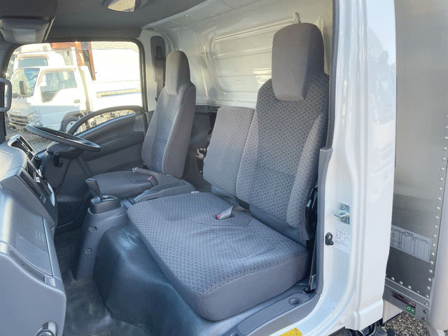 いすゞエルフアルミバン小型（2t・3t）[写真31]