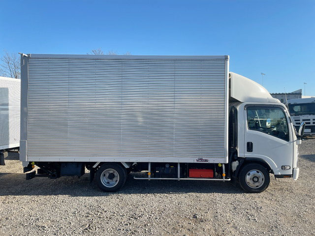 いすゞエルフアルミバン小型（2t・3t）[写真06]